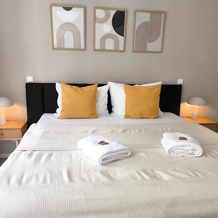 Maremar - Am Ferberturm - Luxus Boxspringbett - Kueche - Arbeitsplatz - Wlan